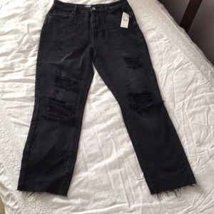 NWT Mom Fit Highwaisted Distressed Jeans